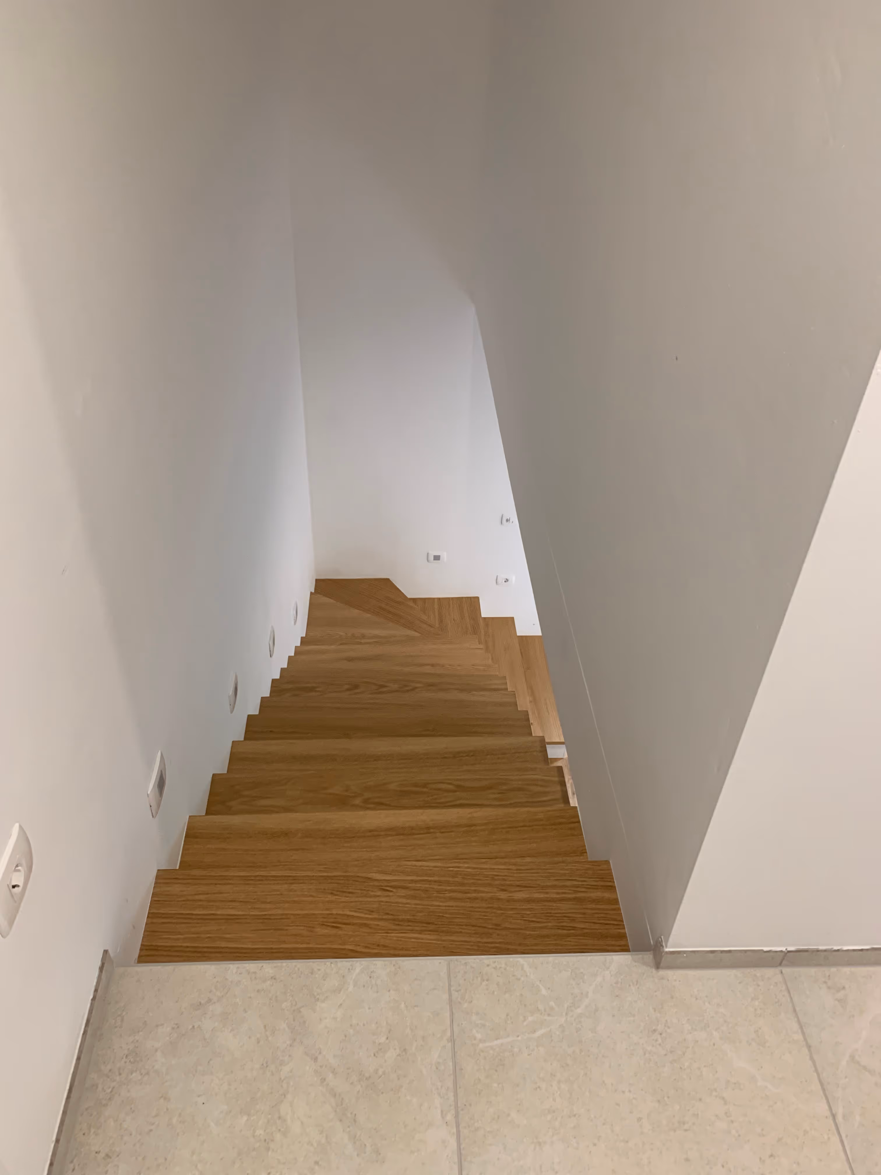 Image from Elegantne lesene stopnice album